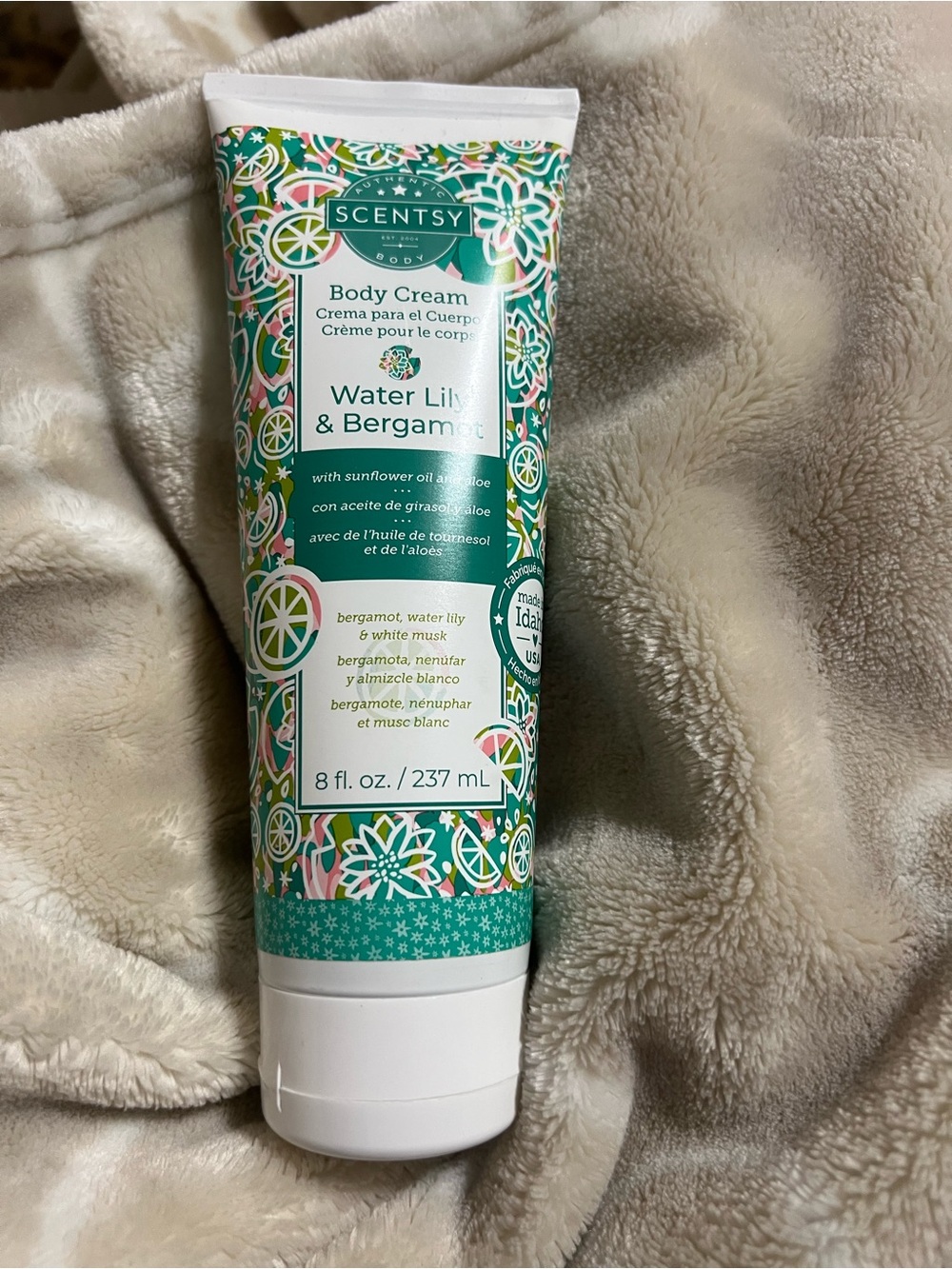 Scentsy Water Lily & Bergamot Body Cream - Teal Green and White